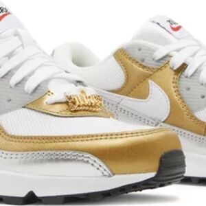 2022
Wmns Air Max 90 SE 'Metallic Brand new in box